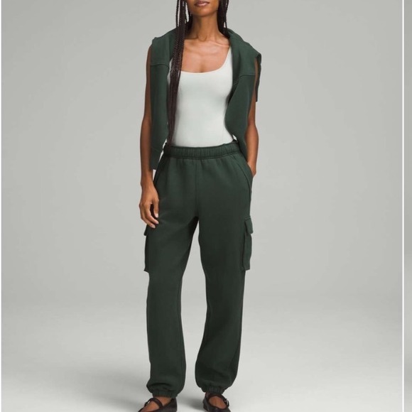 Lululemon Scuba Mid-Rise Oversized Cargo Jogger Legacy Green Medium - Picture 9 of 9